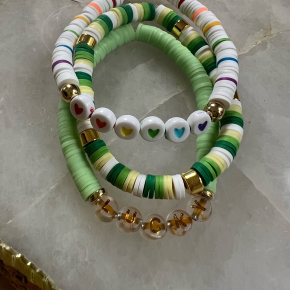 🍀 Set of 3 St. Patrick’s Day stretchy bracelets - Picture 4 of 5